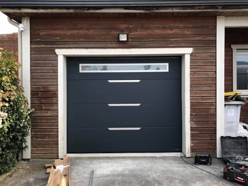 Installation d'une porte de garage sectionnelle motorisée gris anthracite près de Jacques sur Darnetal 76