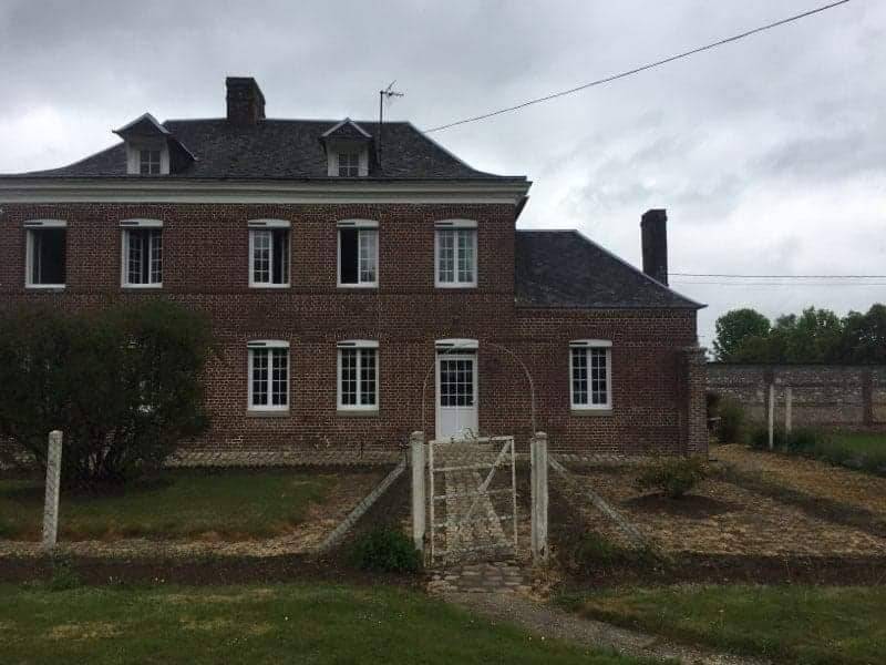 Installation de menuiseries en PVC dans une maison de maître en rénovation près de Rouen 76
