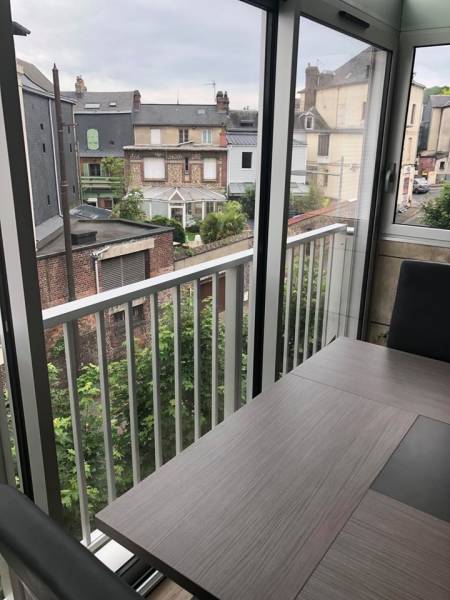 Faire poser une véranda pour appartement en aluminium anodisé près de Rouen 76