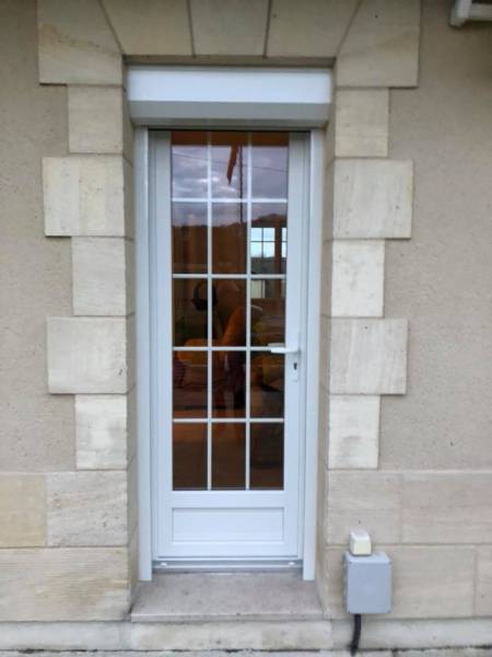 Rénovation de menuiseries en PVC blanc dans une maison proche de Rouen 76000