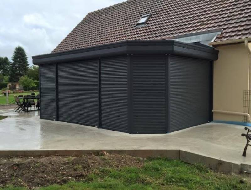 véranda en aluminium gris anthracite