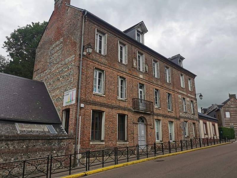 Rénovation de menuiseries PVC de l'école Saint Léonard à Bacqueville en Caux
