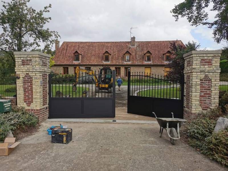 Installation d'un portail motorisé en aluminium
