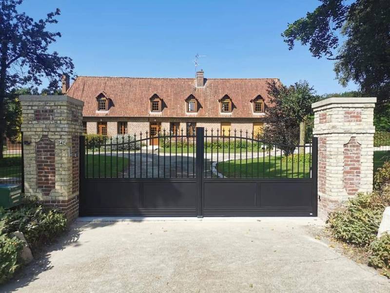 Installation d'un portail motorisé en aluminium