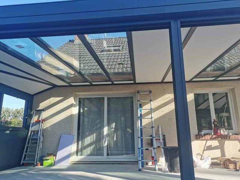 Installation d'une grande véranda en aluminium