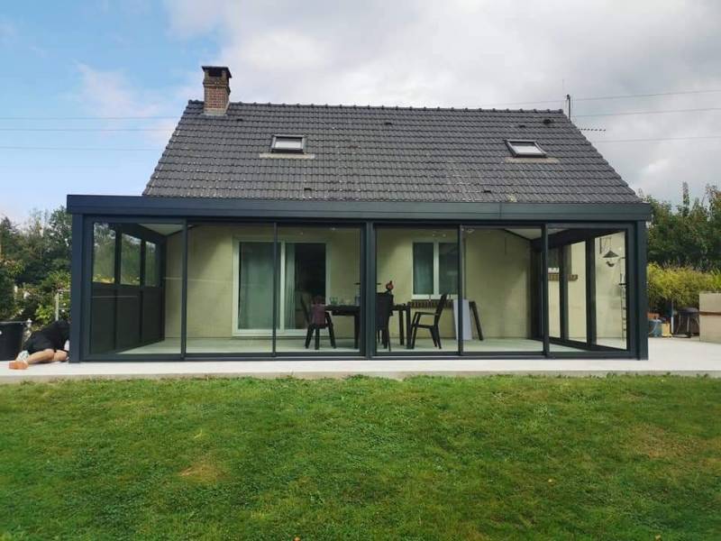 Installation d'une grande véranda en aluminium