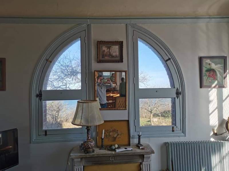 Pose de menuiseries cintrées en PVC blanc