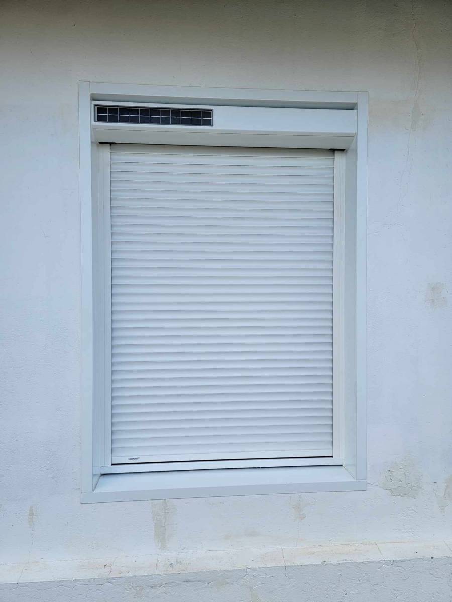 FOURNITURE ET POSE DE VOLETS ROULANTS SOLAIRES AU TRAIT DANS LE 76