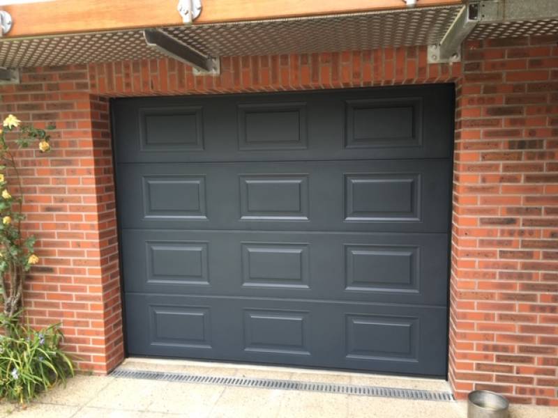 Titre Vente et pose de portes de garage fabrication Française sectionnelles plafond ou latérale sur Duclair 76480 en Seine-Maritime, Normandie