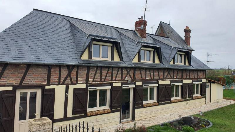 Rénovation de menuiseries PVC beige dans une maison à Villers-Ecalles proche de Barentin 