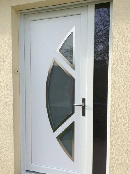 Pose de portes d'entrées en PVC sur Rouen