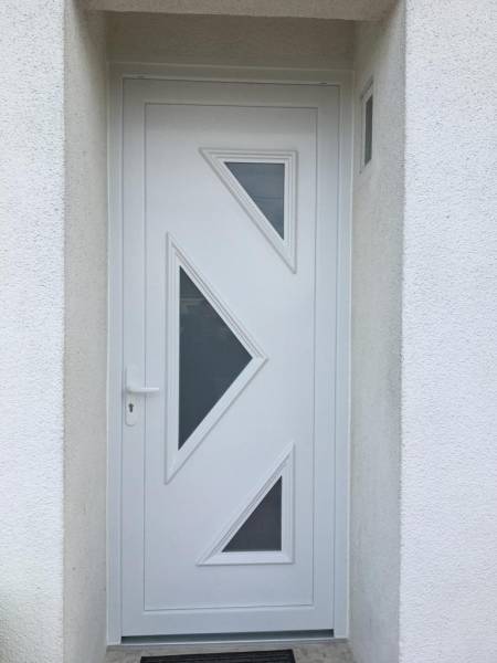 Pose de portes d'entrées en PVC sur Rouen