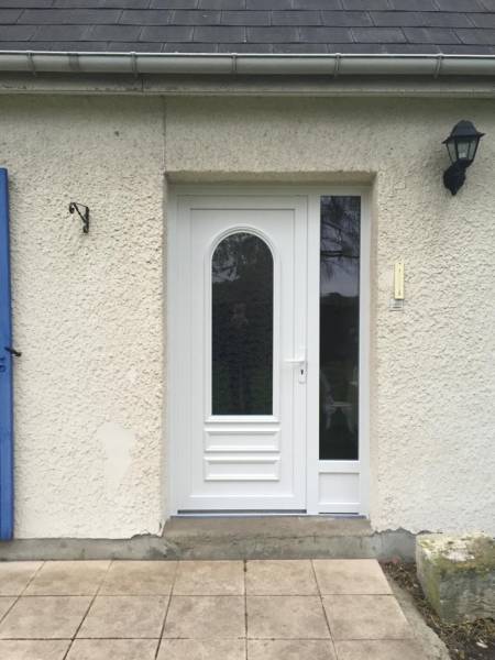 Pose de portes d'entrées en PVC sur Rouen