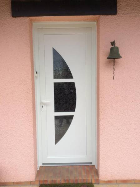 Pose de portes d'entrées en PVC sur Rouen