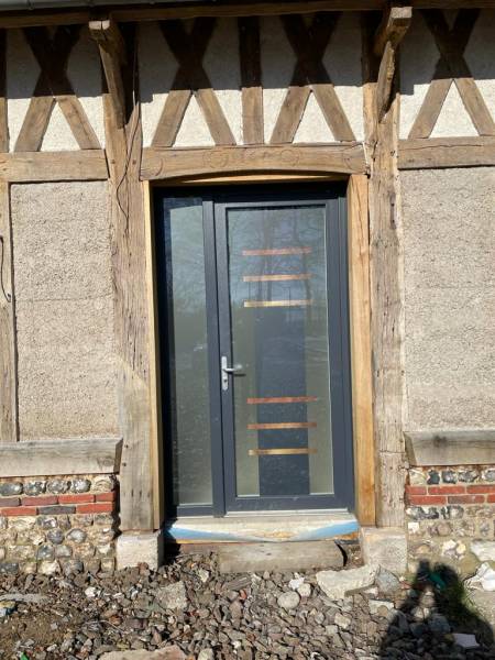Rénovation d'une porte d'entrée vitrée de la marque Verrissima proche d'Yvetot 76190