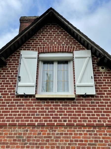 Entreprise pour l'installation de volets battant aluminium cintré sur gonds existant vers Doudeville 