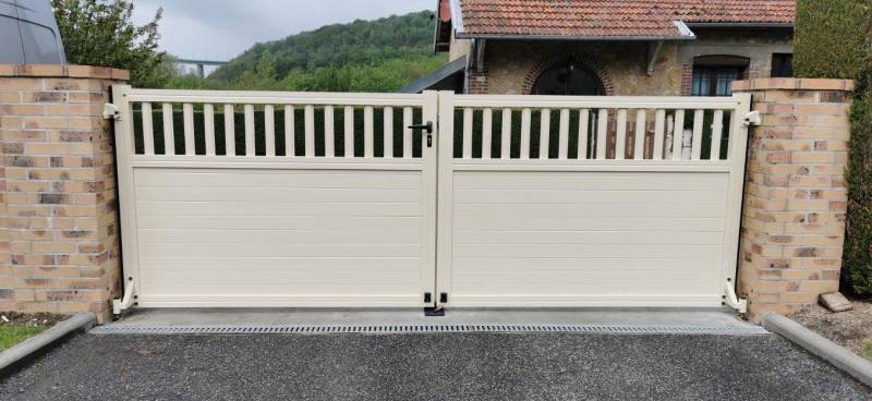 Installation d'un portail battant en aluminium dans le secteur du Trait 76 