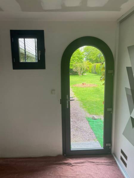 Pose d'une porte cintré PVC RAL 7016 à la Saussaye 27  