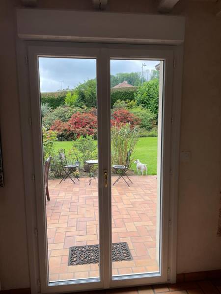 Pose de menuiseries PVC blanc avec volets intégrée à Pavilly 76