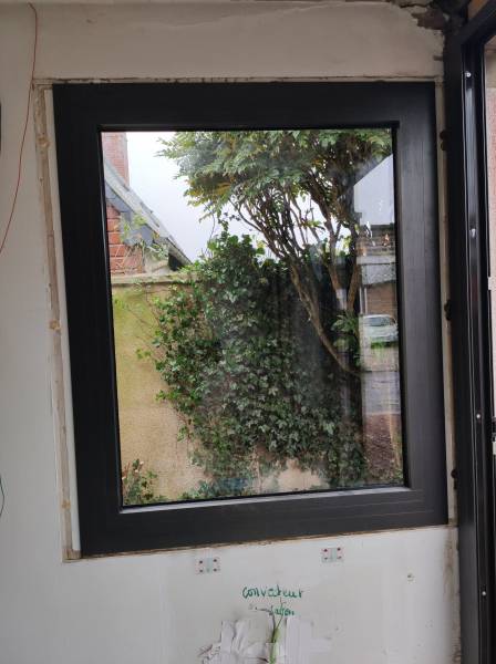 Pose de 14 menuiseries en aluminium gris anthracite à Offranville (76)