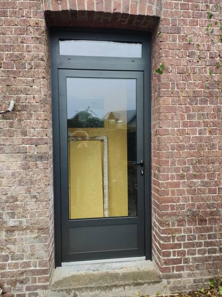 Pose de 14 menuiseries en aluminium gris anthracite à Offranville (76)