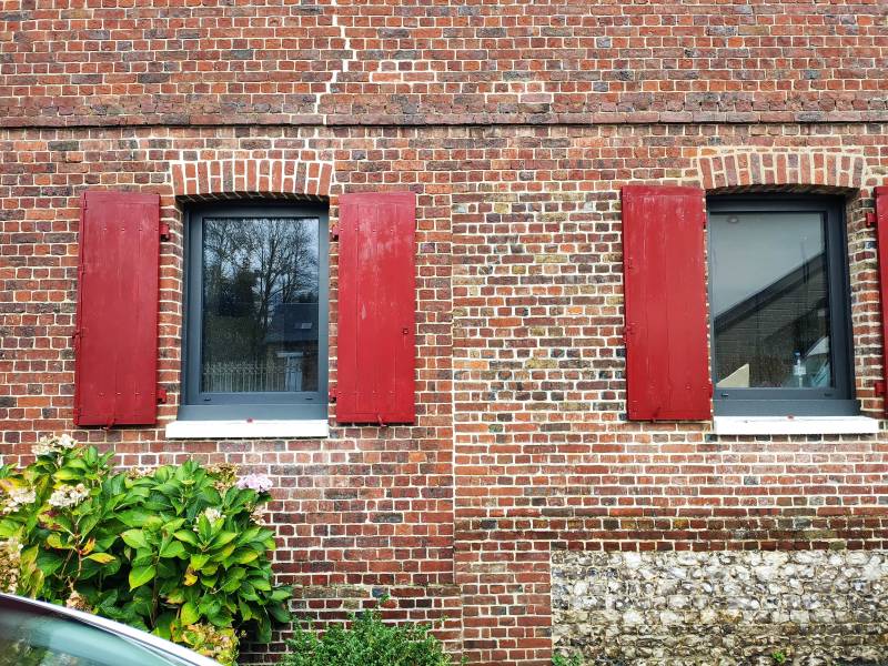 Pose de 14 menuiseries en aluminium gris anthracite à Offranville (76)