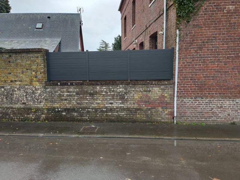 Pose de 14 menuiseries en aluminium gris anthracite à Offranville (76)