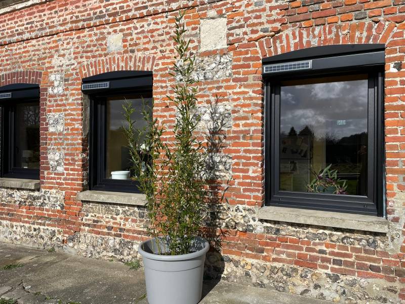 Fourniture et pose de menuiserie avec volet roulants solaires à Tourville-sur-arques 76