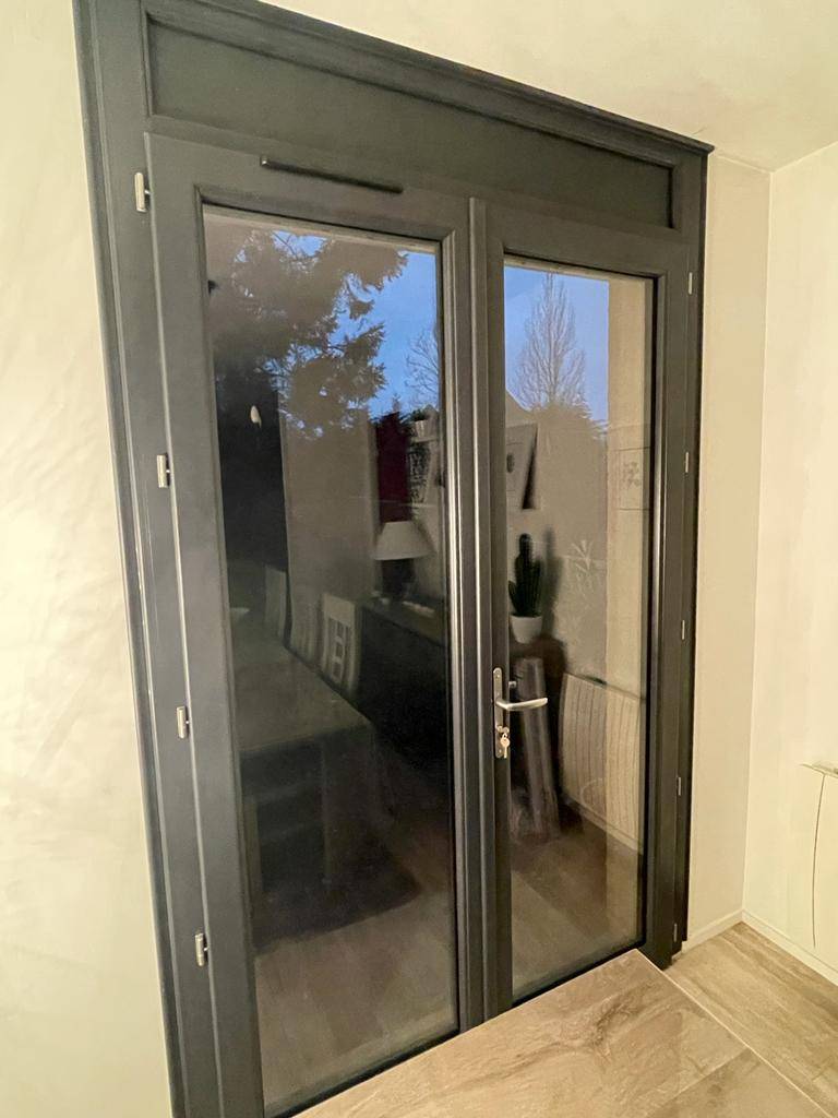 Installation de menuiseries PVC 7016 dans le secteur de Rouen (76)