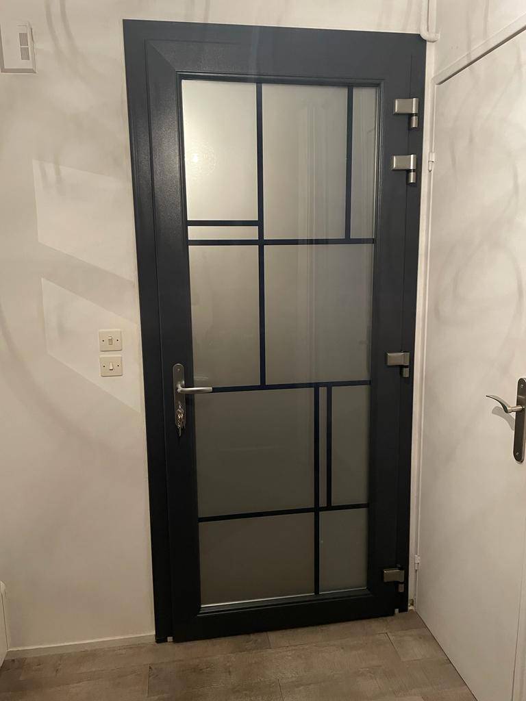 Installation d'une porte d'entrée PVC à Rouen (76)