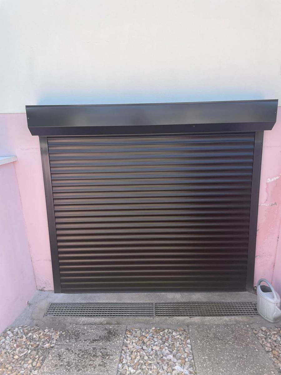 Fourniture et pose d'une porte de garage lame enroulable en aluminium à Anneville-Ambourville  