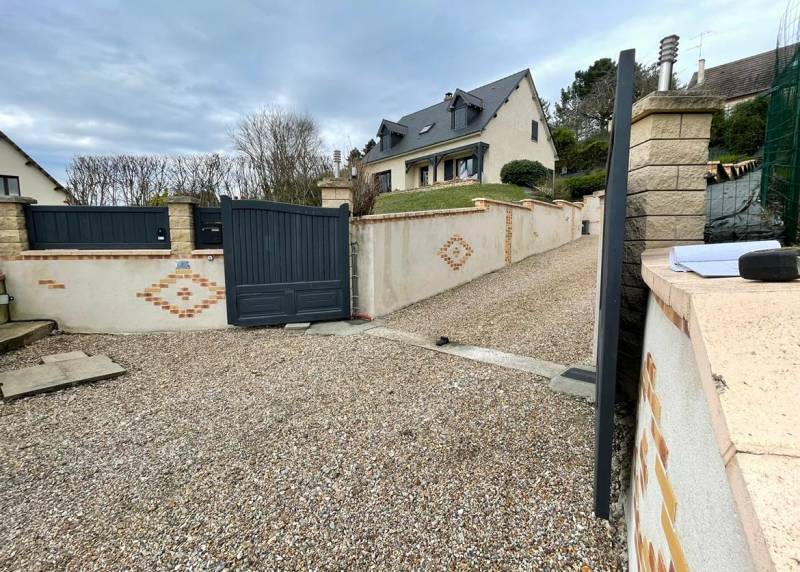 Fourniture et installation d'un portail motorisé en aluminium à côté de Oissel 