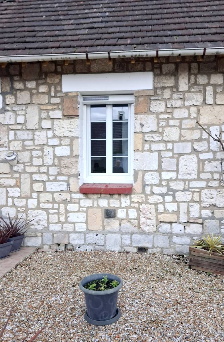 Installation de volets roulants solaires à La Mailleraye-sur-Seine – Vallée de Seine Rénovation
