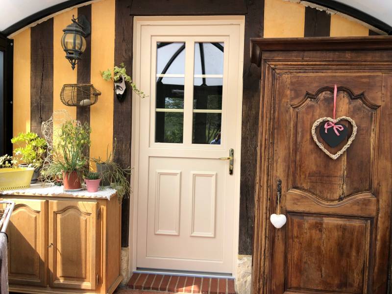 Où trouver une porte PVC de couleur beige proche de Rouen 76