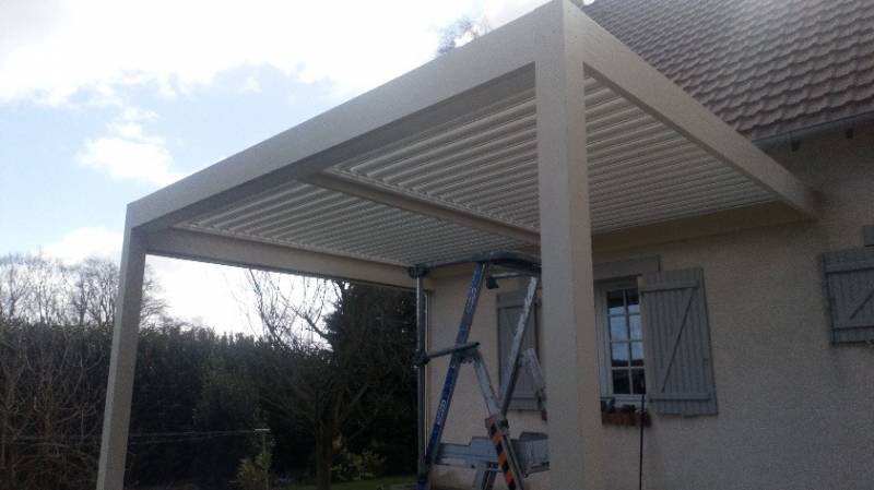 Pergola bioclimatique aluminium ivoire