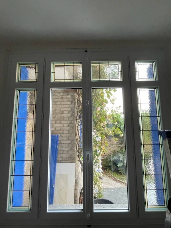 Fourniture et pose de menuiseries PVC avec vitrage décoratif à Rouen 