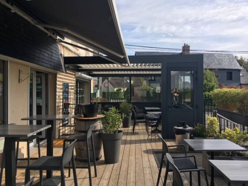 Très belle terrasse pour vous accueillir 