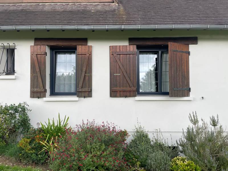 Avant / après de la pose de volets battants en aluminium 