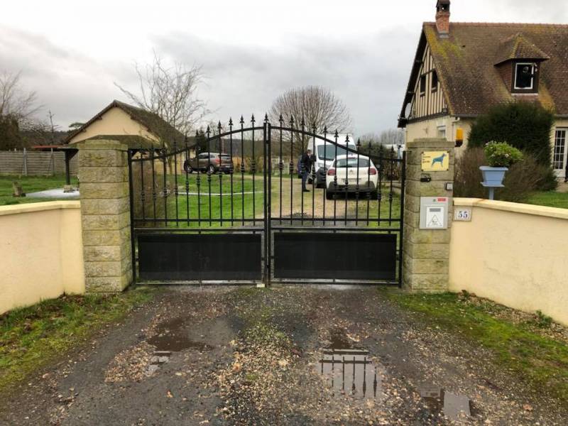 Pose d'un portail électrique en PVC blanc à côté de Barentin 76360