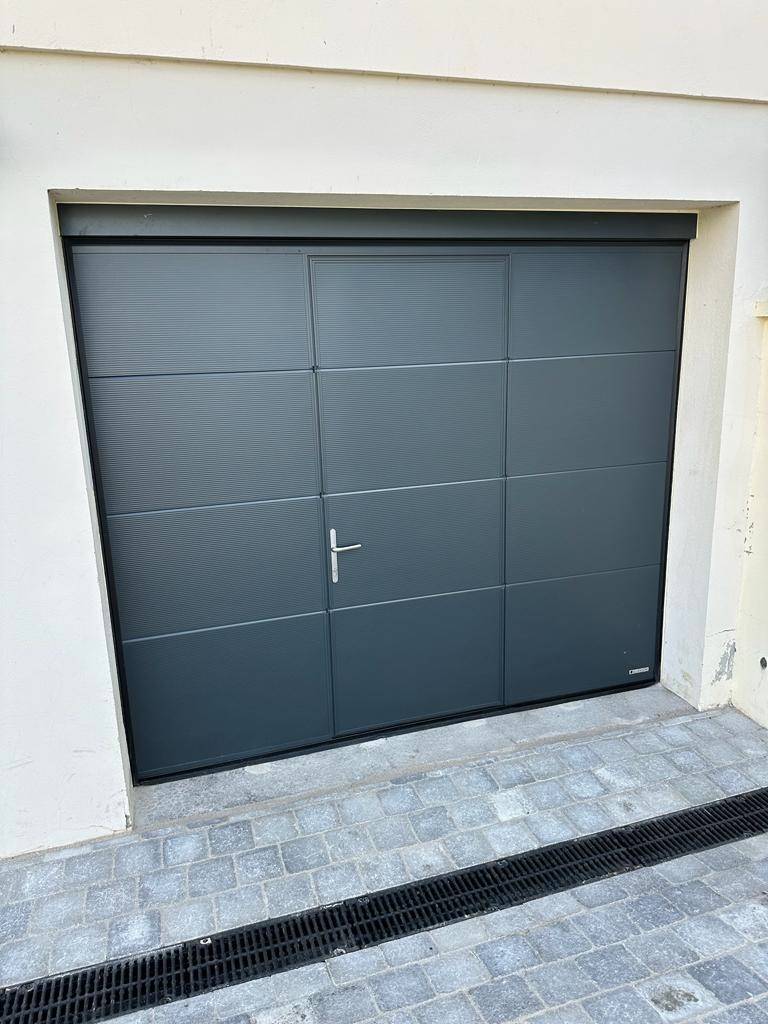 Changement d'une porte de garage à refoulement plafond à la Mailleraye sur seine