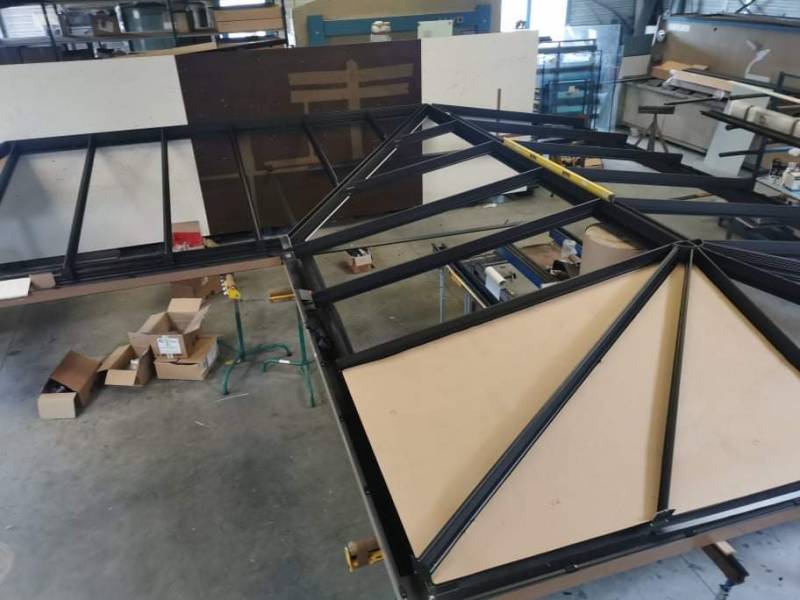 Montage à blanc d’une véranda dans notre usine d’aluminium à Longueil (76)