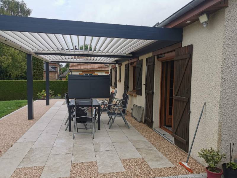 Fourniture et pose d’une pergola bioclimatique à Mesnières en Bray dans le 76