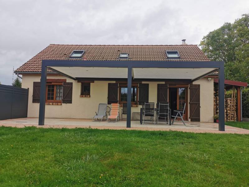 Fourniture et pose d’une pergola bioclimatique à Mesnières en Bray dans le 76