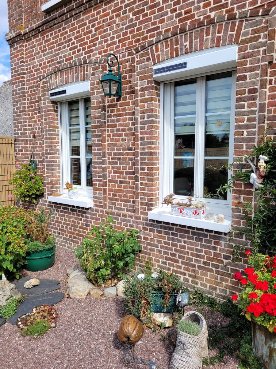 Installation de volets roulants solaires blanc à Anneville-Ambourville (76) 